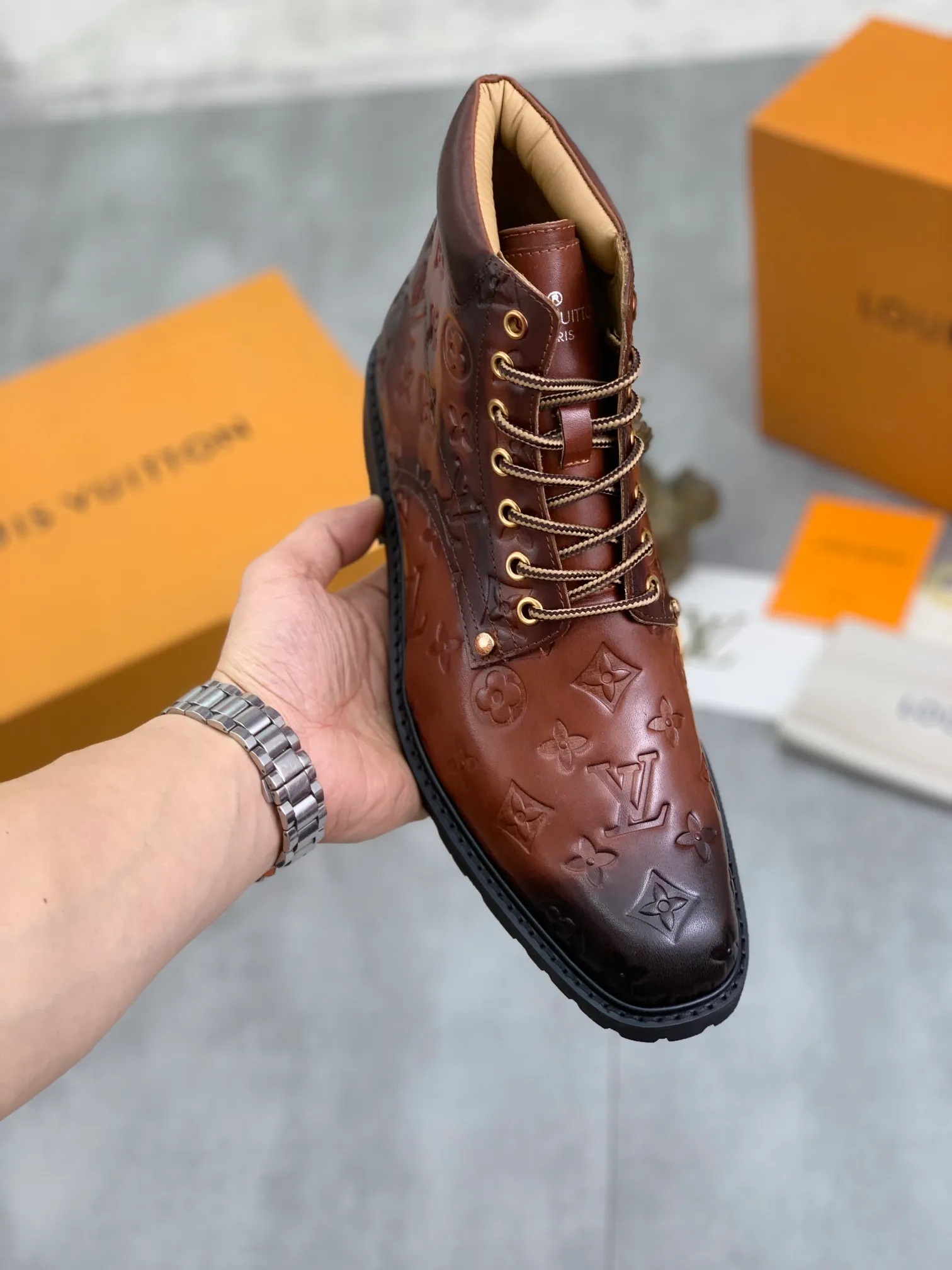 Men's shoes 💰P600 💰【New】🆘Water-dyed cow lining LV Louis Vuitton business high-top leather shoes, made of original imported Italian 🇮🇹 selected calfskin, full cowhide lining, carefully handmade by professional shoemakers, the original version is specially designed for wear-resistant outsole. Standard code: 38-44 3⃣️color🉑️select